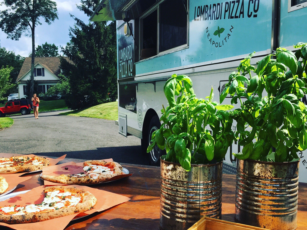 Martinsville餐馆和美食-Lombardi Pizza Co.