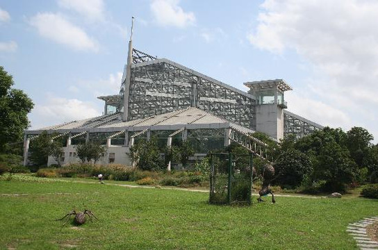 园林格兰云天大酒店主图