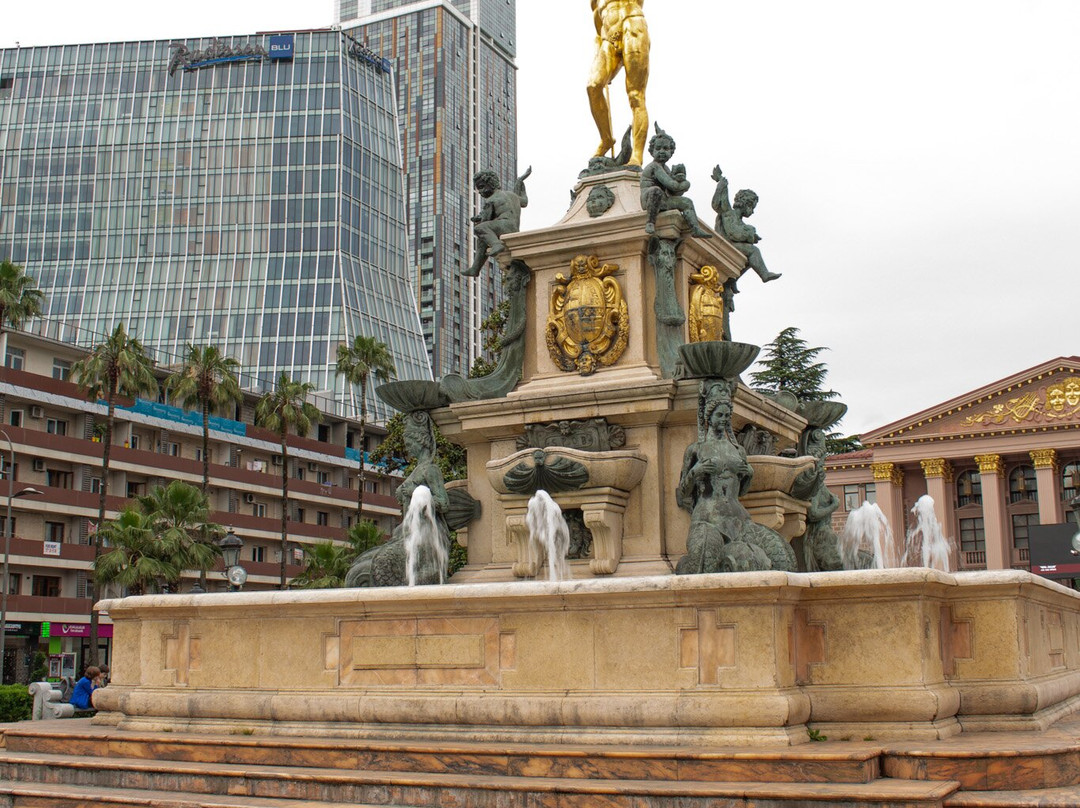 Neptune Fountain-巴统必去景点