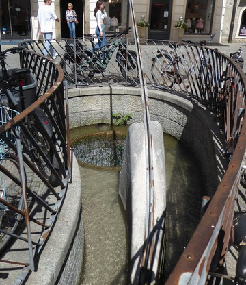 Universitatsplatz-萨尔茨堡必去景点