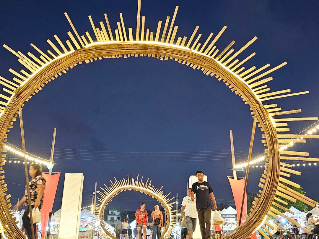 Rongpoon Night Market景点图片