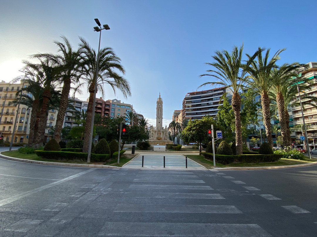 Plaza de Los Luceros景点图片
