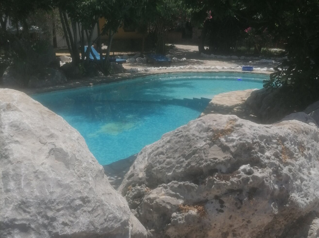 Utopia Lodge Hotel主图