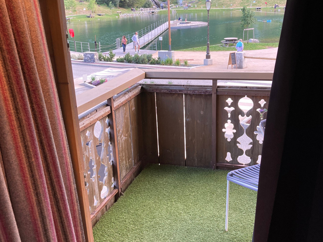 Les Peupliers Hotel主图