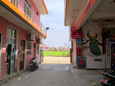 Hotel Sahu Rooms