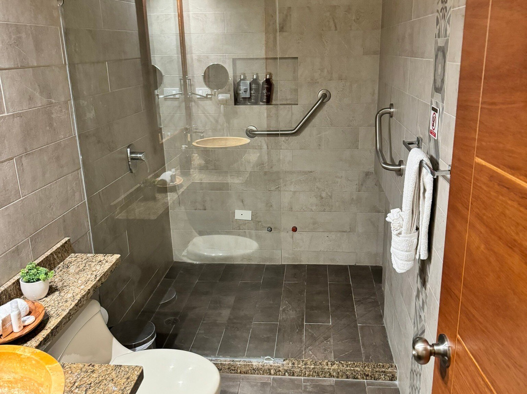 Ilalo Garden Hotel & Restaurant主图