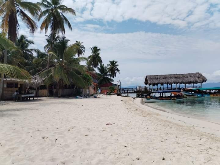 Isla Perro景点图片