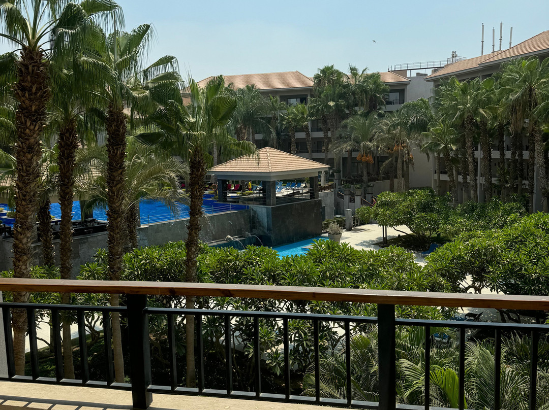 开罗朱斯萨尼湖景酒店主图