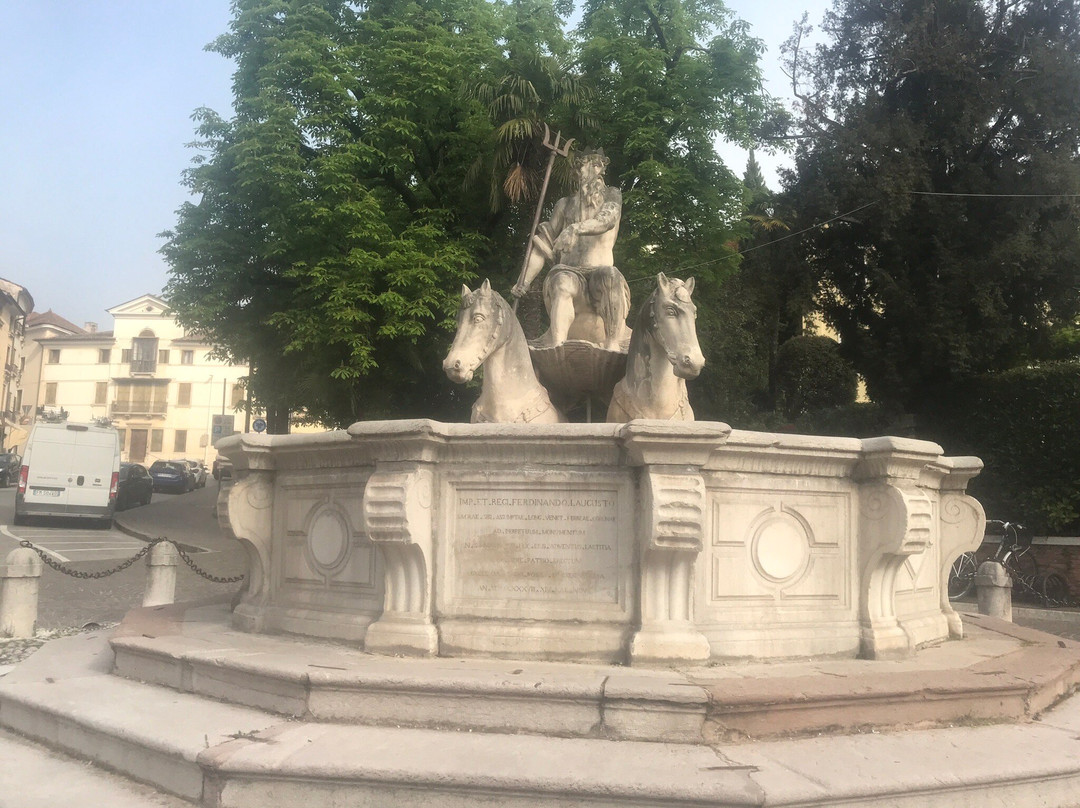 Fontana del Nettuno景点图片