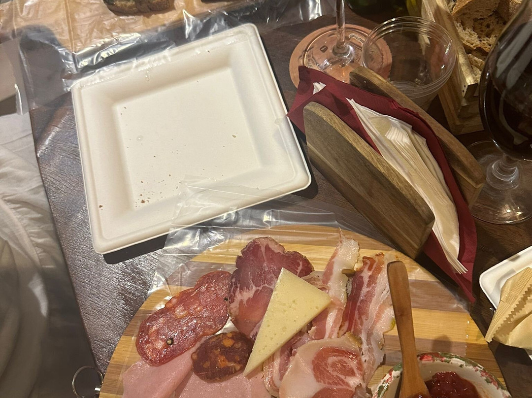 Enoteca - Borgo Antico Diamante - Prodotti Tipici Calabresi-迪亚曼泰必去景点