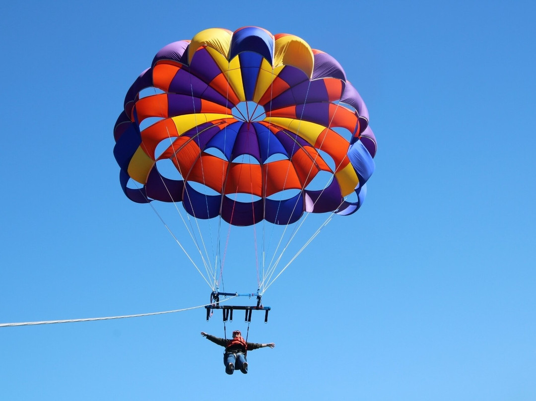 Mackinaw City Parasailing-麦基诺城必去景点