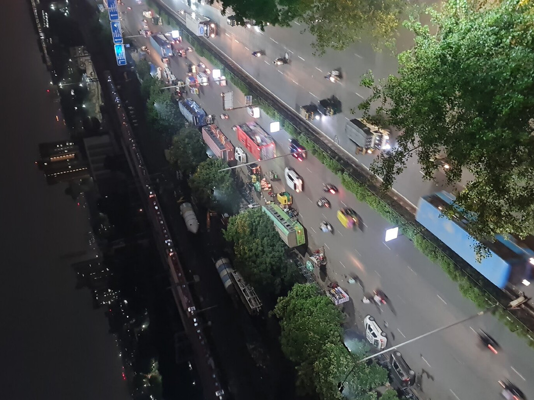 苏拉特洛兹广场酒店、主图