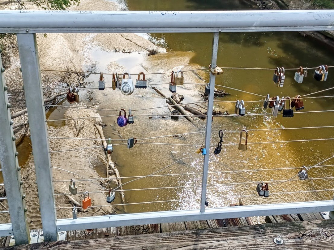 Byram Swinging Bridge景点图片