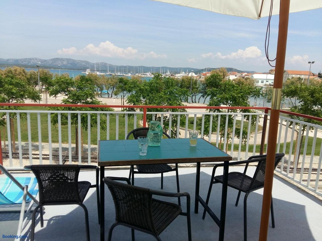巴兹尔公寓及客房旅馆