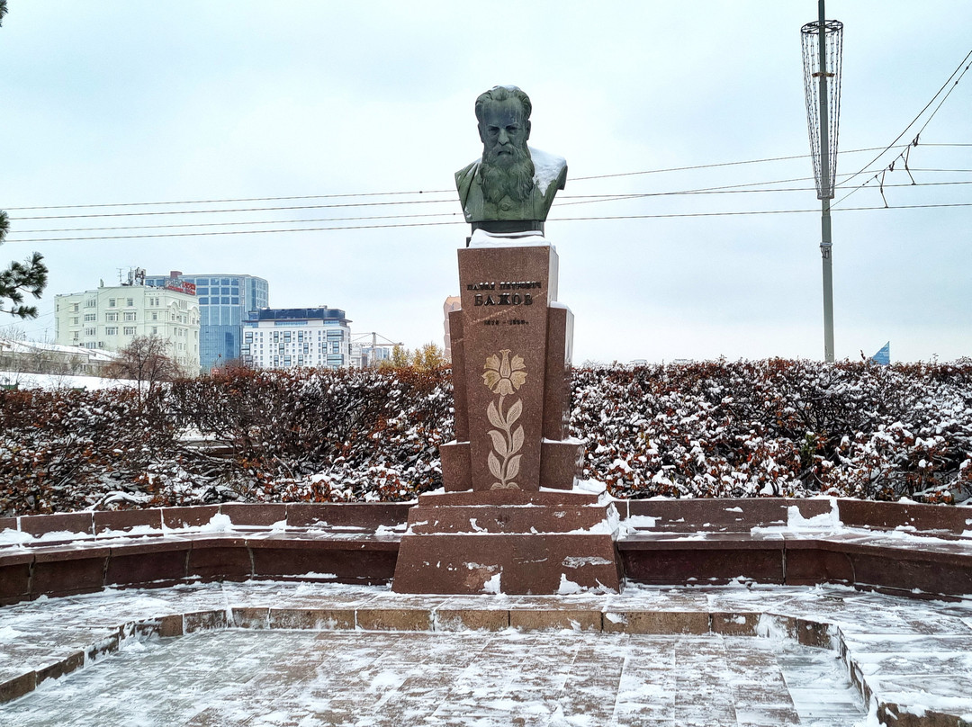 Monument-Bust P.P. Bazhov-叶卡捷琳堡必去景点