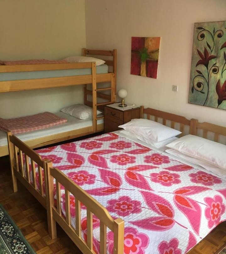 Hostel-Sezanalokev B&B