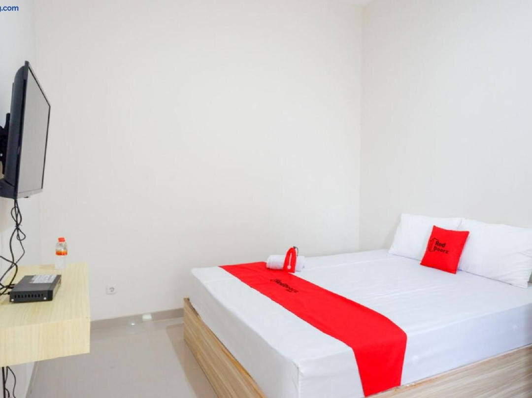 RedDoorz near Pacific Mall Tegal 2