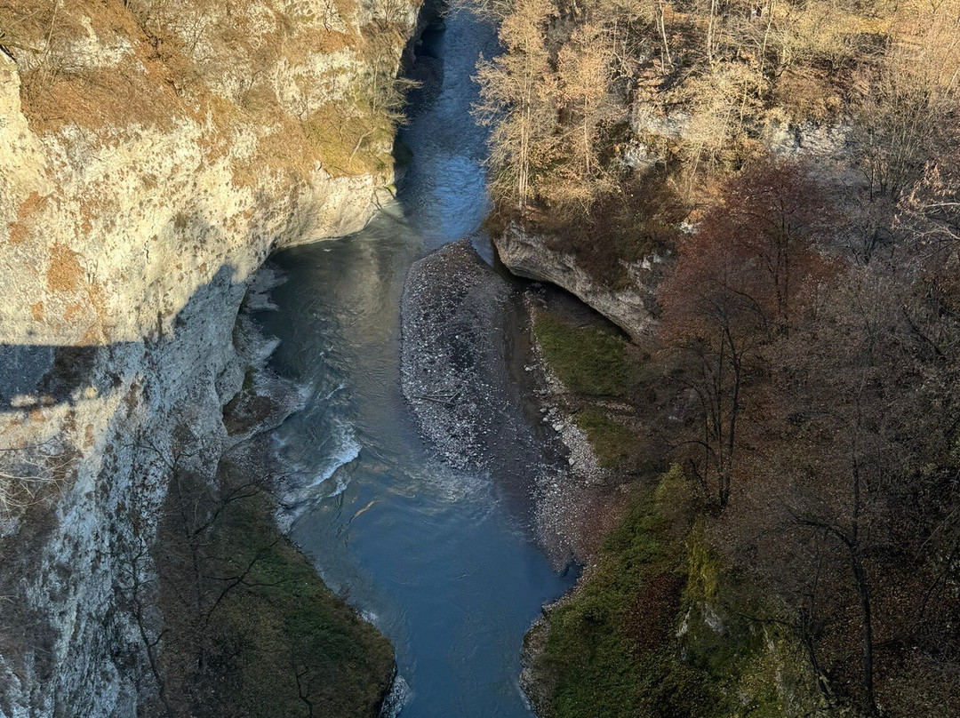 Nikhaloi Waterfalls景点图片