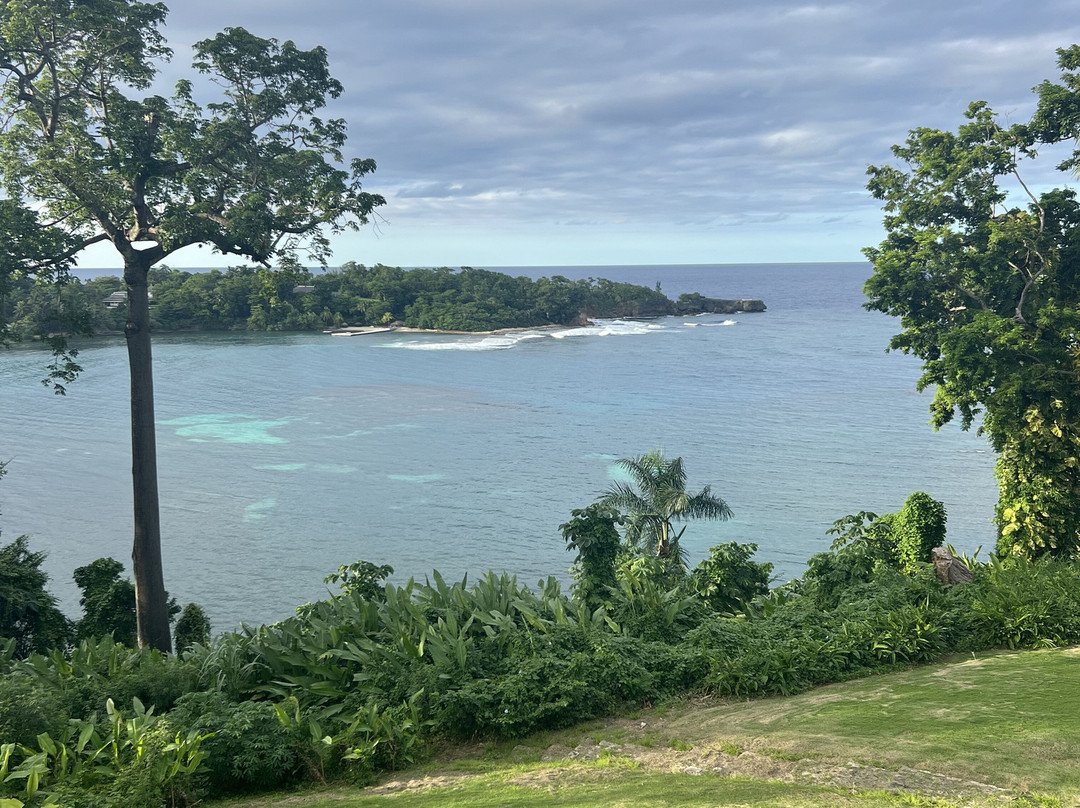 Goblin Hill Villas at San San主图