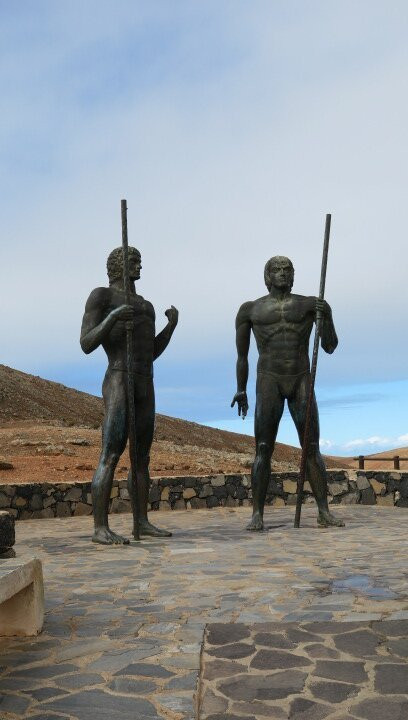 Morro Velosa Statues景点图片