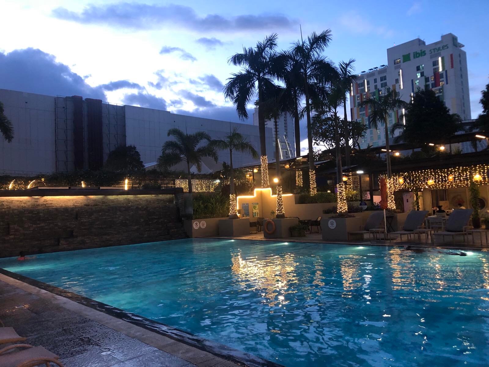 Novotel Manila Araneta City-泳池