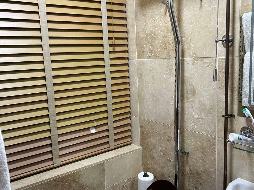 The Black Hole主图