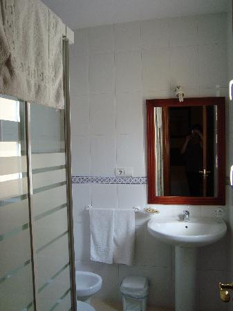 Hostal Los Gallos Casabermeja主图