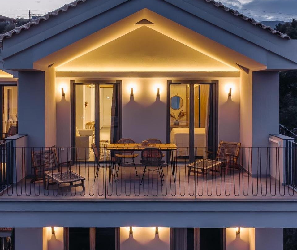 Trizonia Mare Suites