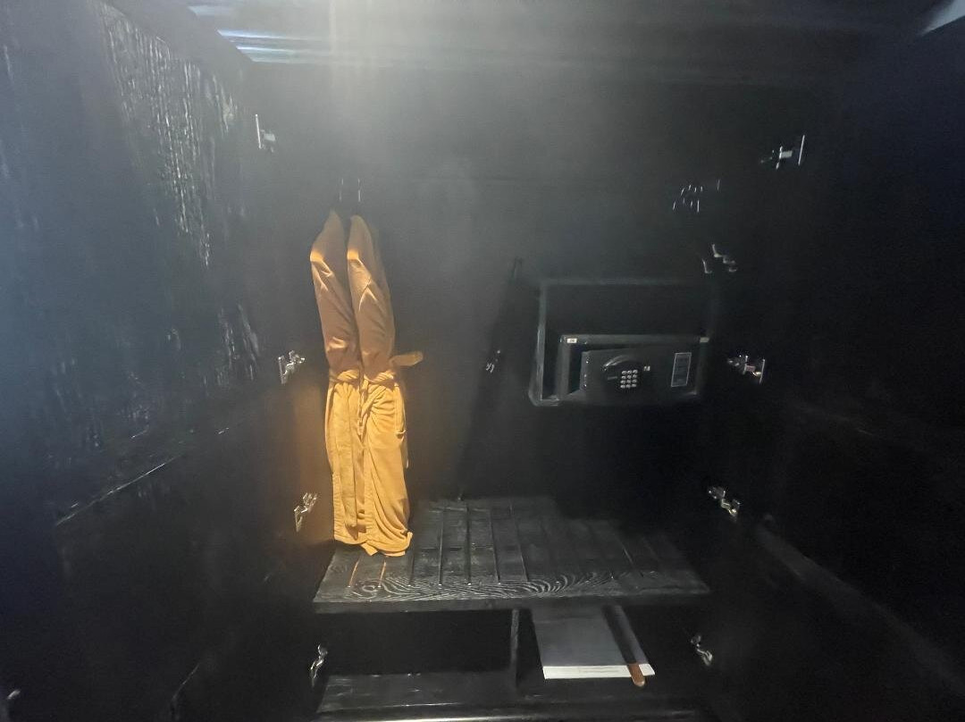 Monarque Hotel主图