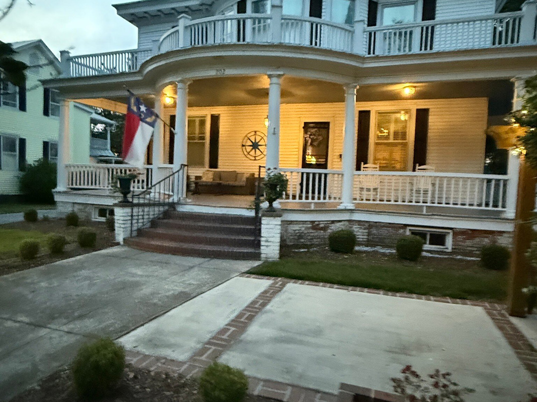 Captain's Quarters Inn主图