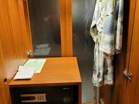 皇后奢华大酒店主图