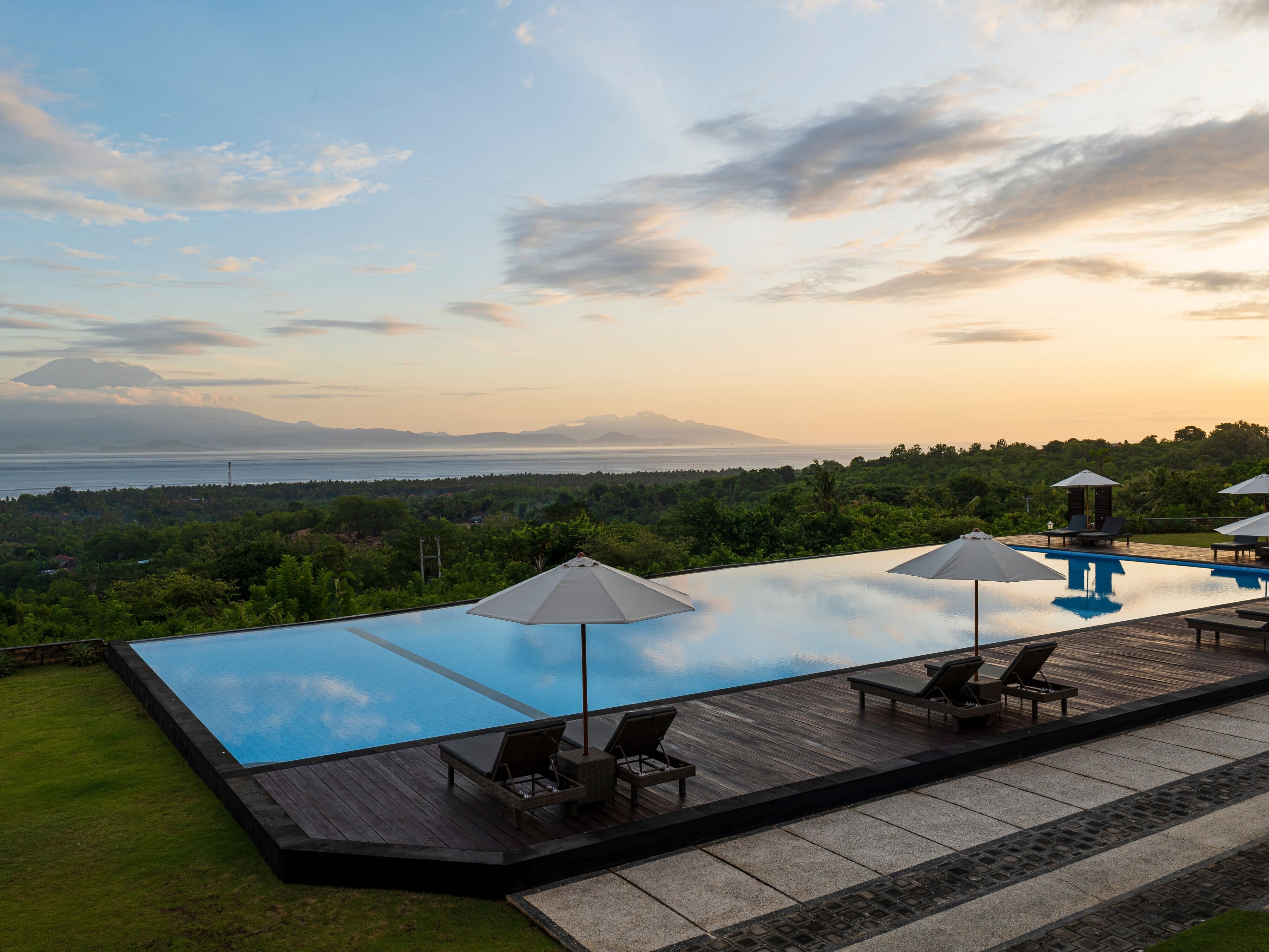 Semabu Hills Hotel-泳池