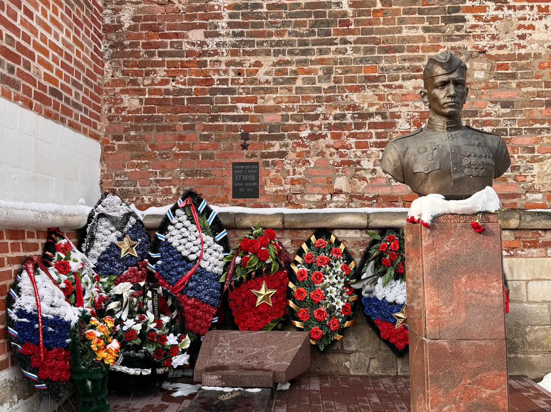 Grave of the Hero of the Soviet Union Yegorov-Smolensk必去景点