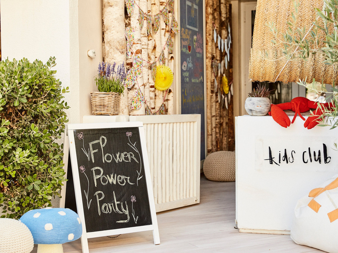 普莱雅皇家酒店主图