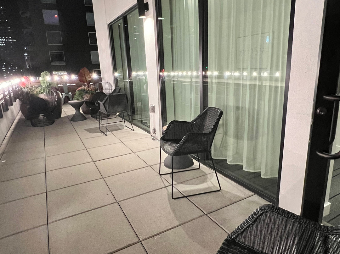 The State Hotel主图