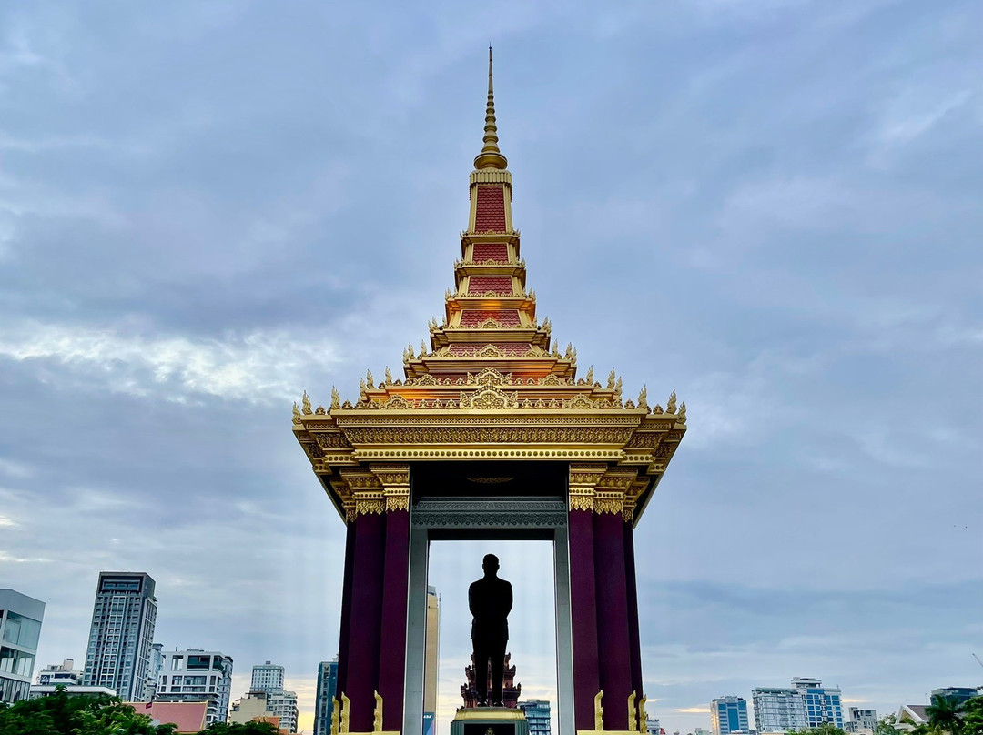 Statue of King Father Norodom Sihanouk-金边必去景点