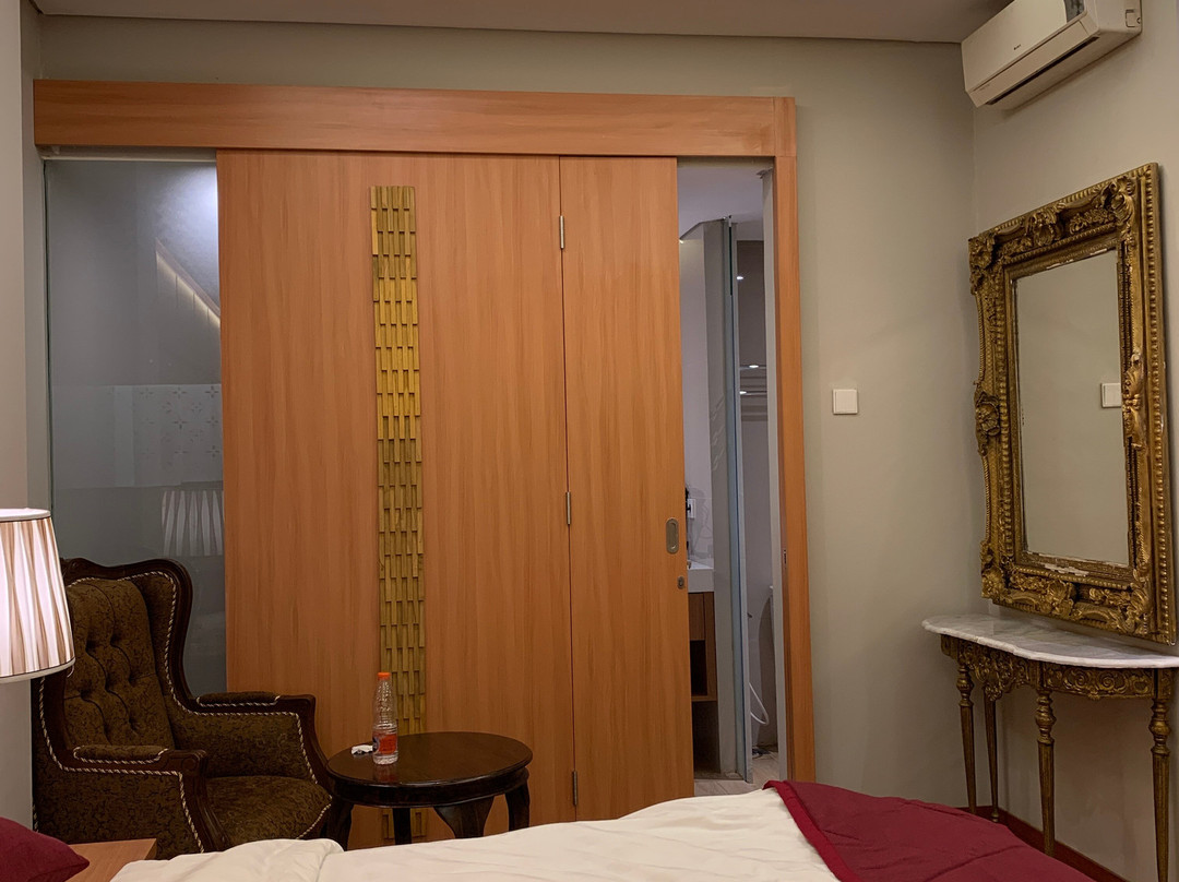 Ramada Suites by Wyndham Solo主图