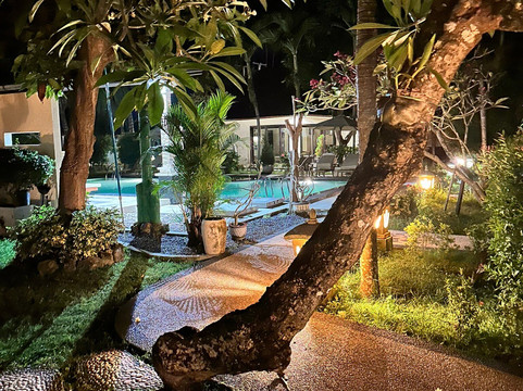 洛萨花园酒店主图