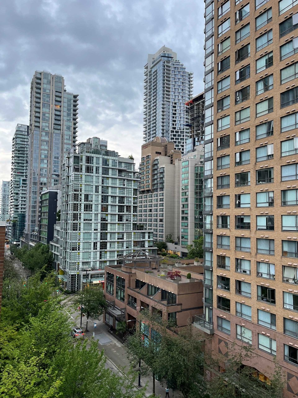 温哥华市中心假日套房酒店-官方