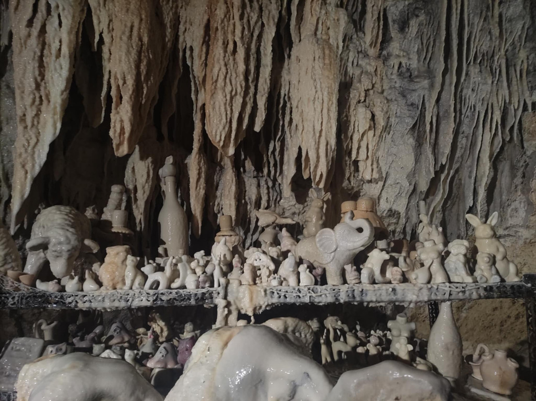 Les Grottes Petrifiantes-Savonnieres必去景点