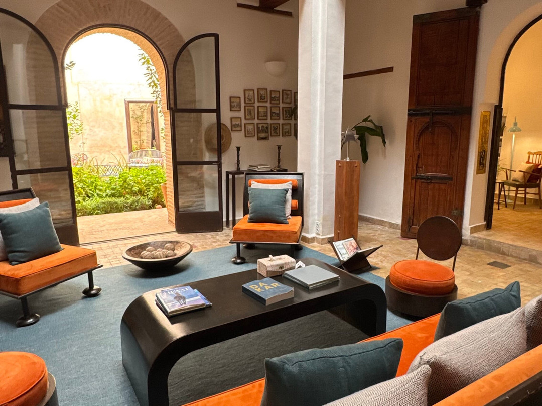 阿鲁萨里亚德酒店主图