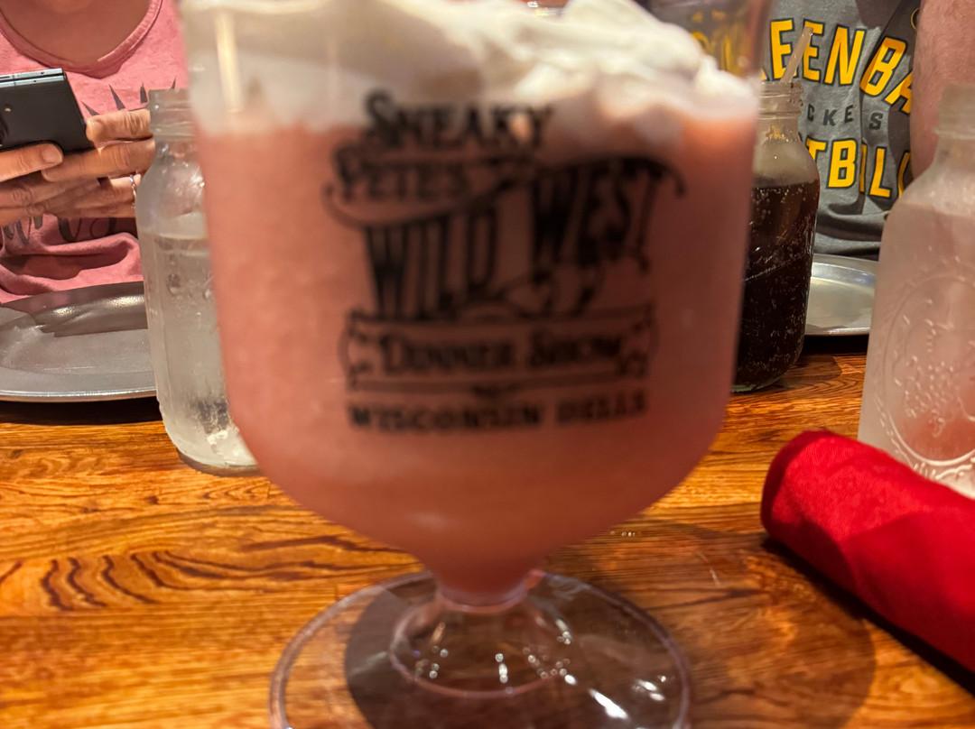 Sneaky Pete's Wild West Dinner Show-威斯康星峡谷必去景点