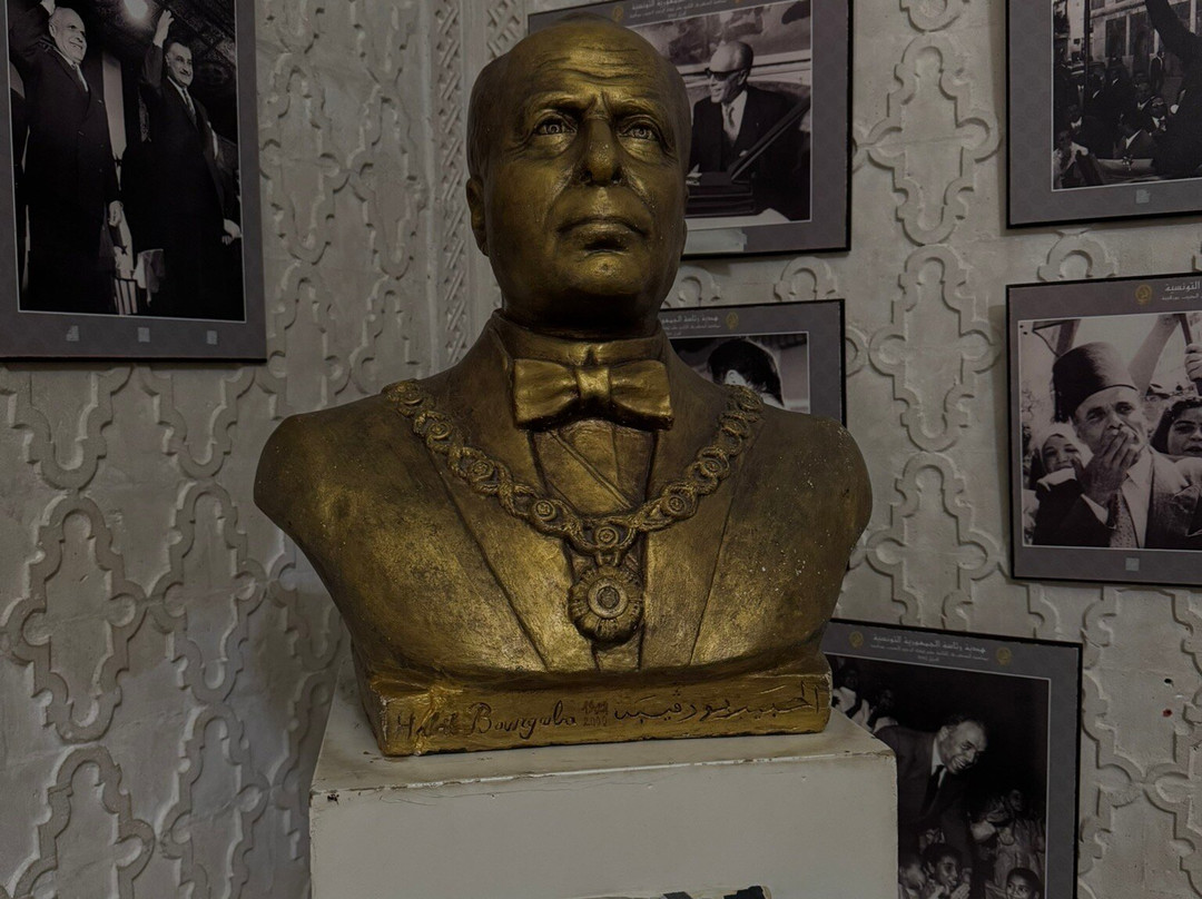 布尔吉巴陵墓-摩纳斯特必去景点