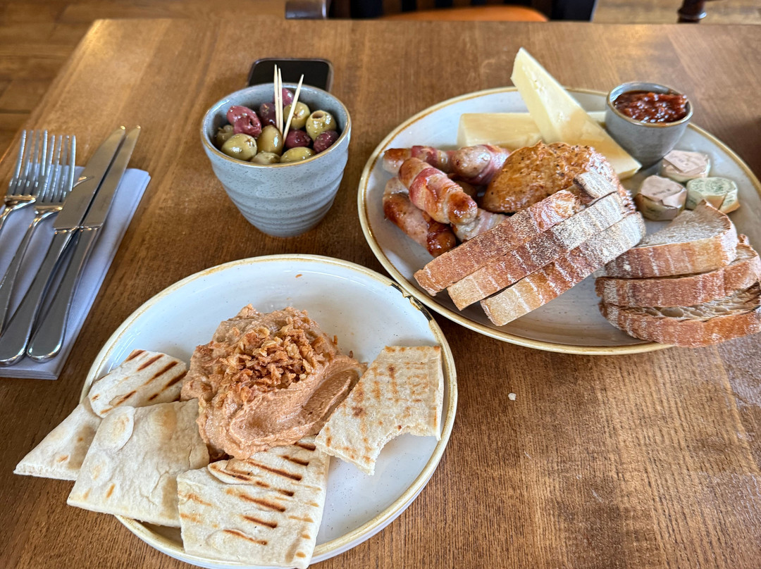 The Feathers Hotel主图