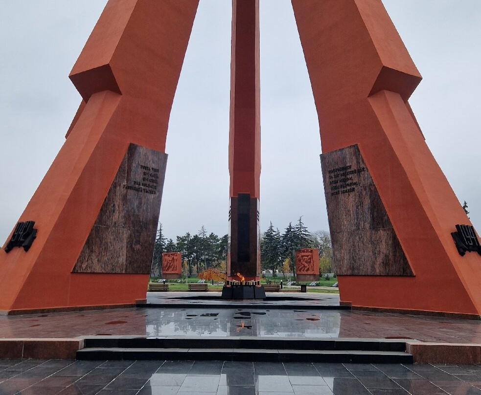 Victory Memorial and Eternal Flame-基希讷乌必去景点