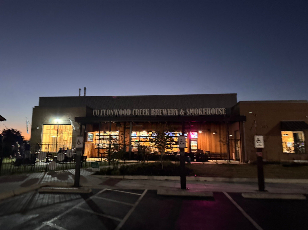 Cottonwood Creek Brewery & Smokehouse