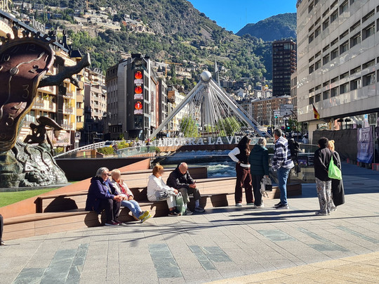 永恒的时间雕塑-安道尔城必去景点