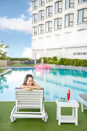 美殿河畔酒店主图