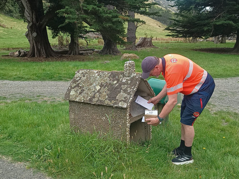 Akaroa's Eastern Bays Scenic Mail Run-阿卡罗阿必去景点