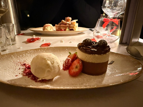 1760 Restaurant and Bar